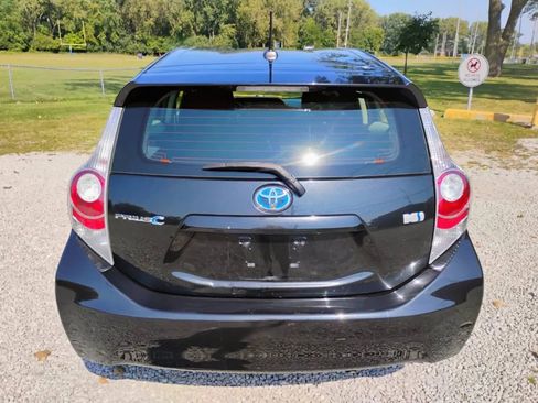 Used 2014 Toyota Prius C Three image 5