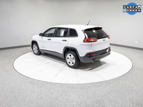 Used 2016 Jeep Cherokee Sport image 27