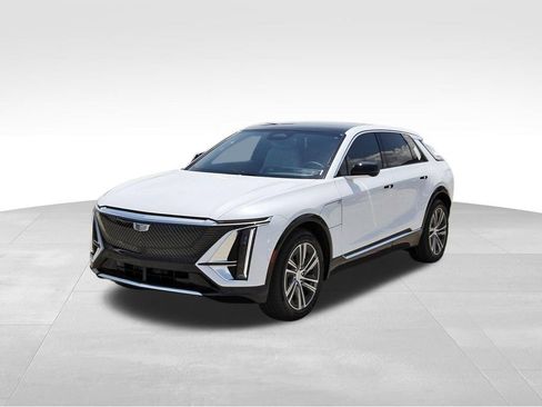 New 2026 Cadillac Lyriq Luxury AWD/4WD image 2