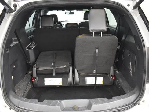 Used 2017 Ford Explorer XLT w/ Equipment Group 202A image 18