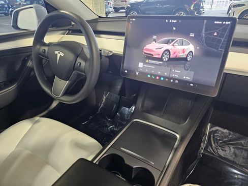 Used 2023 Tesla Model Y AWD image 37