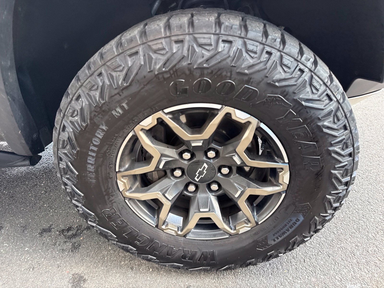 Used 2024 Chevrolet Colorado ZR2 w/ Safety Package AWD/4WD image 12