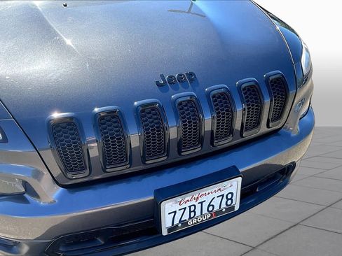 Used 2017 Jeep Cherokee Sport FWD image 29