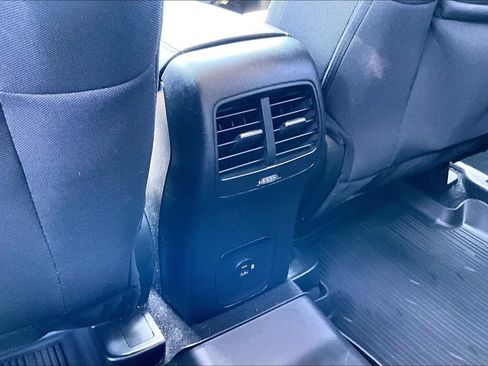 Used 2022 Ford Escape SE w/ SE Sport Appearance Package FWD image 27