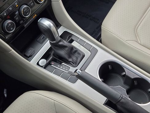 Used 2020 Volkswagen Passat 2.0T SE image 21