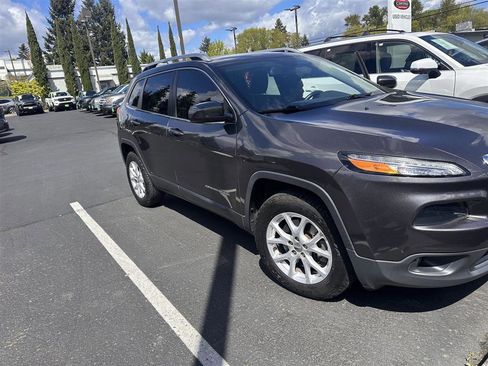 Used 2016 Jeep Cherokee Latitude w/ Cold Weather Group image 1