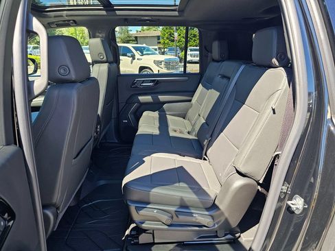 New 2026 Chevrolet Suburban Z71 w/ Comfort Package AWD/4WD image 17
