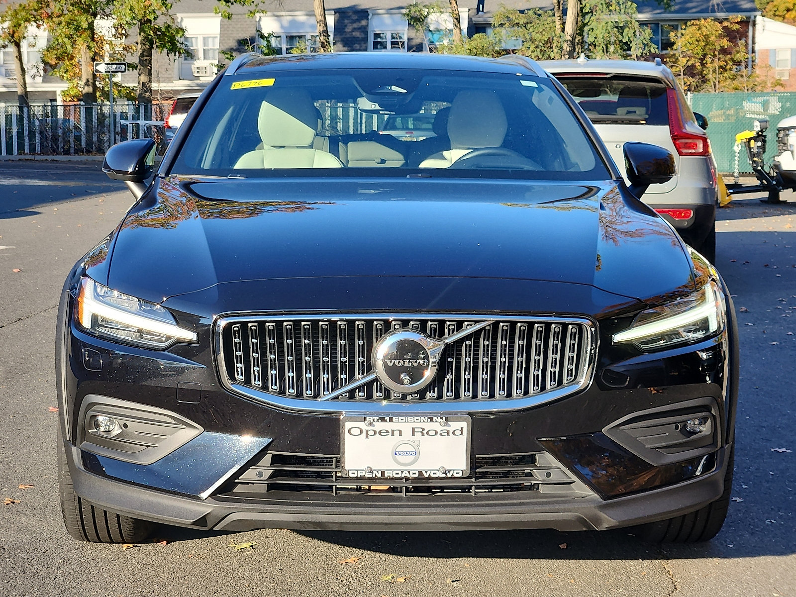 Used 2025 Volvo V60 B5 Cross Country Ultra AWD/4WD image 2