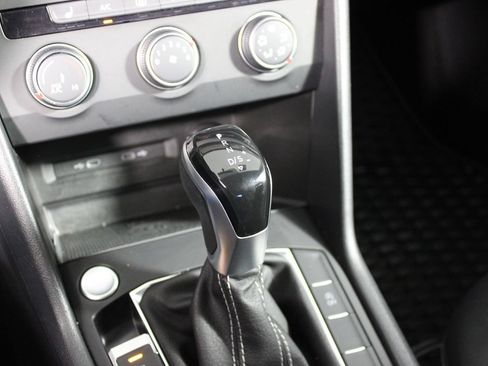 Used 2022 Volkswagen Taos SE FWD image 18