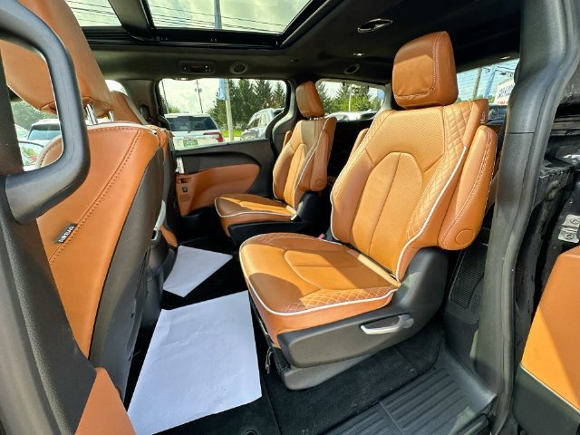 Used 2024 Chrysler Pacifica Pinnacle AWD/4WD image 36