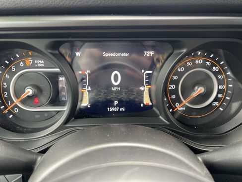 Used 2024 Jeep Gladiator Sport AWD/4WD image 16