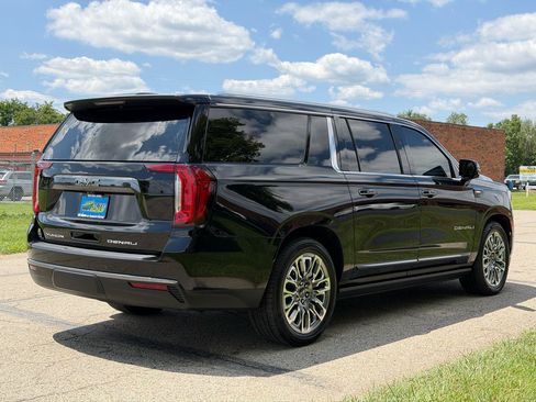 Used 2023 GMC Yukon XL Denali Ultimate AWD/4WD image 6