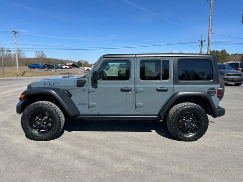 Used 2024 Jeep Wrangler Unlimited image 2