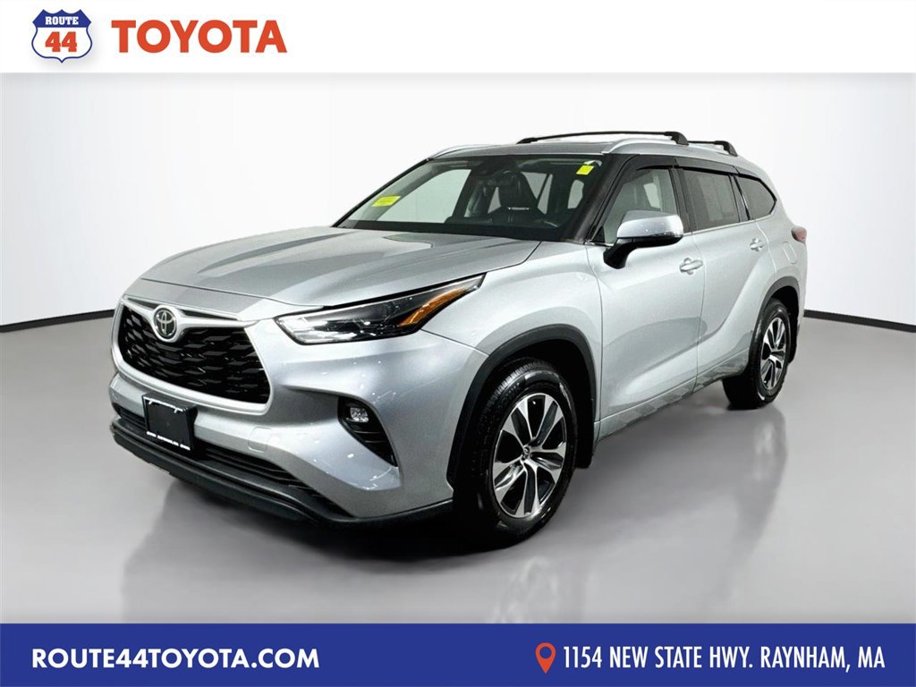 Used 2022 Toyota Highlander XLE AWD/4WD image 1