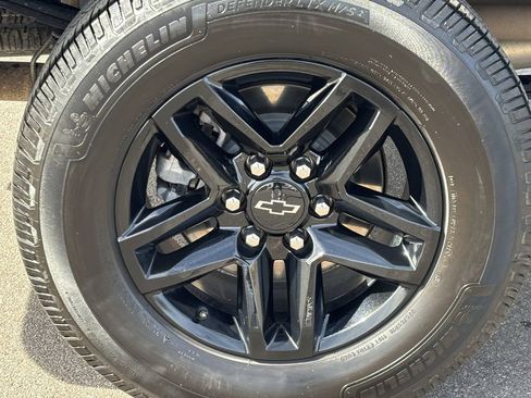 Used 2020 Chevrolet Silverado 1500 Custom Trail Boss w/ Custom Convenience Package image 9