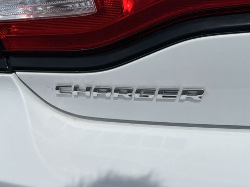 Used 2014 Dodge Charger SE RWD image 9