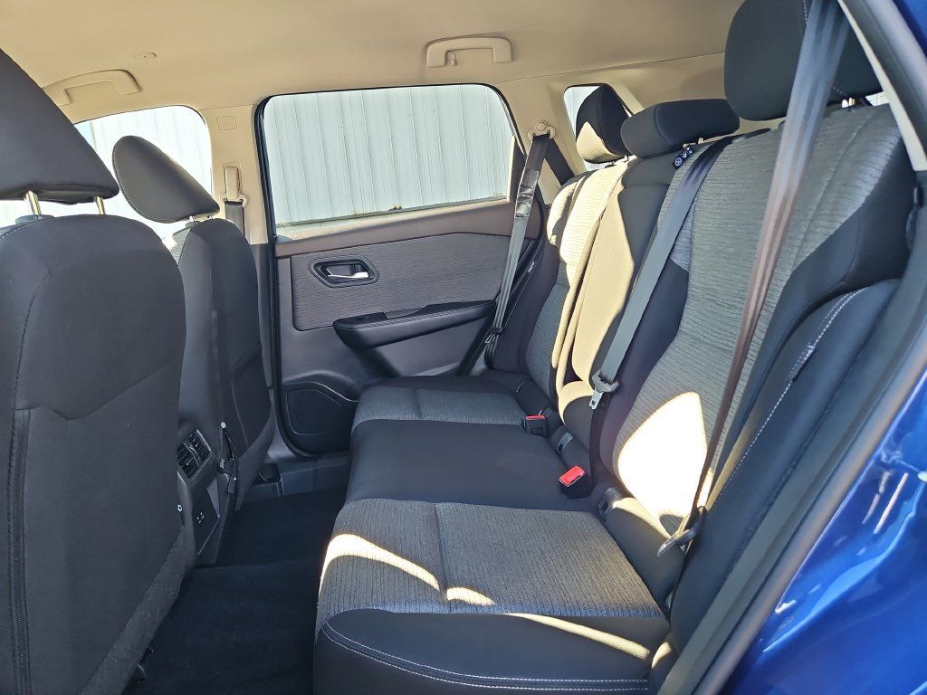 Used 2023 Nissan Rogue SV AWD/4WD image 15