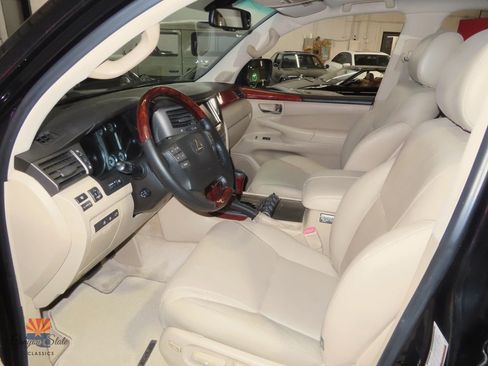 Used 2010 Lexus LX 570 4WD image 3