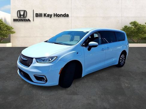Used 2023 Chrysler Pacifica Touring-L FWD image 8