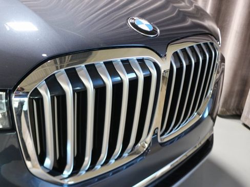 Used 2022 BMW X7 xDrive40i w/ Parking Assistance Package image 6