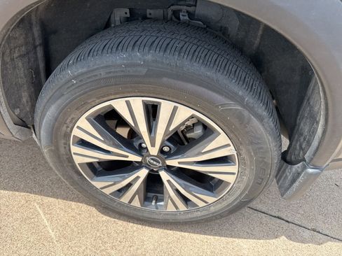 Used 2023 Nissan Rogue SV image 10