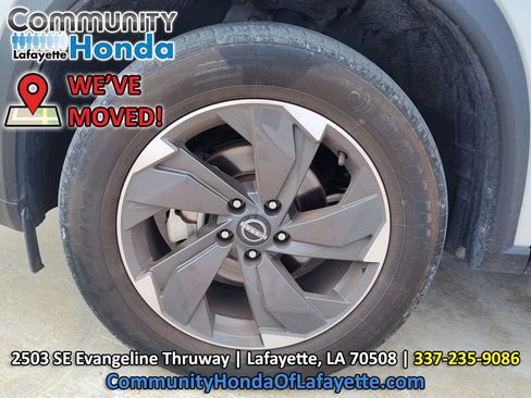 Used 2024 Nissan Rogue SV FWD image 17