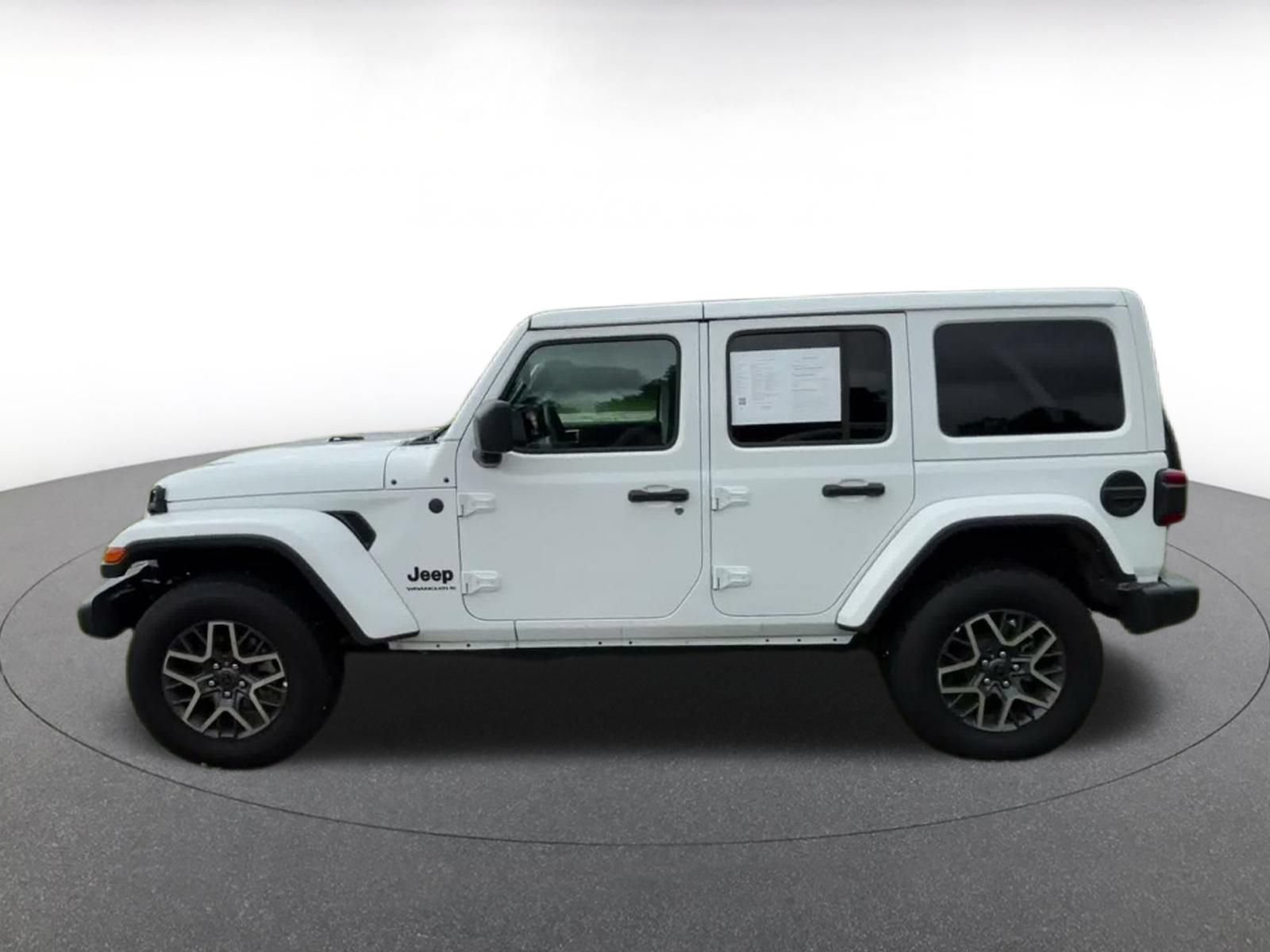 Used 2025 Jeep Wrangler Unlimited Sahara AWD/4WD image 8