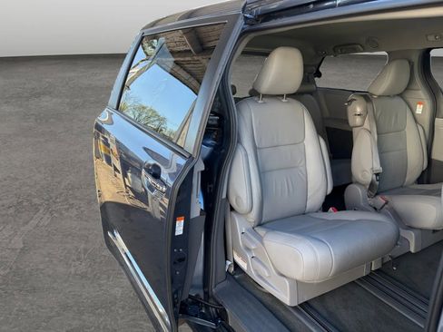 Used 2017 Toyota Sienna XLE w/ Protection Package image 16