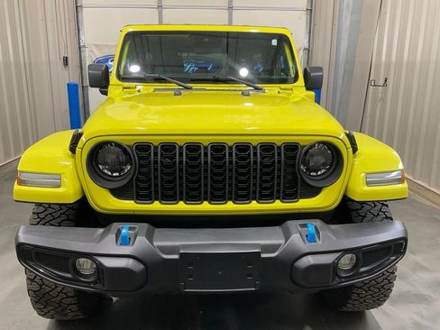 Used 2024 Jeep Wrangler Unlimited w/ Convenience Group AWD/4WD image 5