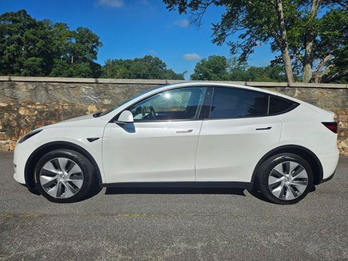 Used 2023 Tesla Model Y Long Range AWD/4WD image 7