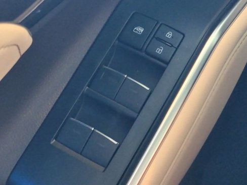 Used 2021 Toyota Highlander Limited FWD image 25