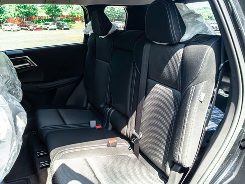 New 2025 Mitsubishi Outlander ES image 14