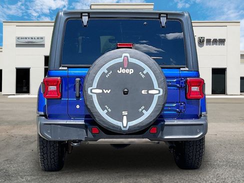 Used 2019 Jeep Wrangler Unlimited Sahara AWD/4WD image 4