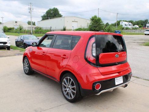 Used 2019 Kia Soul ! FWD image 6
