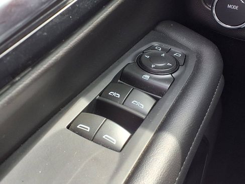 Used 2025 Chevrolet Suburban Z71 AWD/4WD image 16