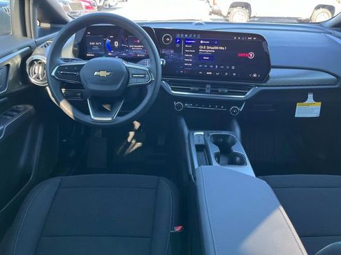 New 2026 Chevrolet Equinox EV LT image 15