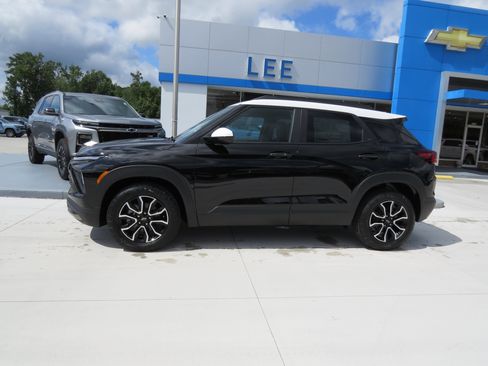 New 2026 Chevrolet TrailBlazer ACTIV image 2