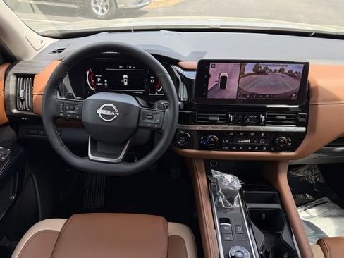 New 2026 Nissan Pathfinder Platinum AWD/4WD image 11