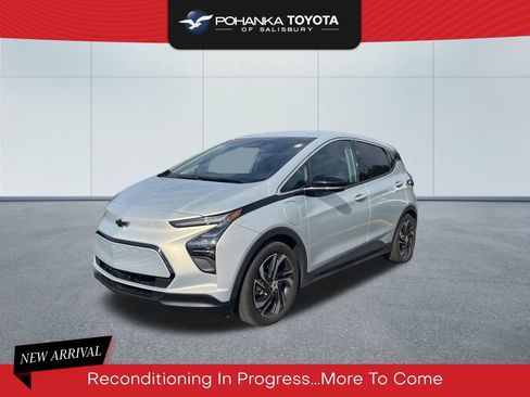 Used 2023 Chevrolet Bolt LT w/ Infotainment Package FWD image 1