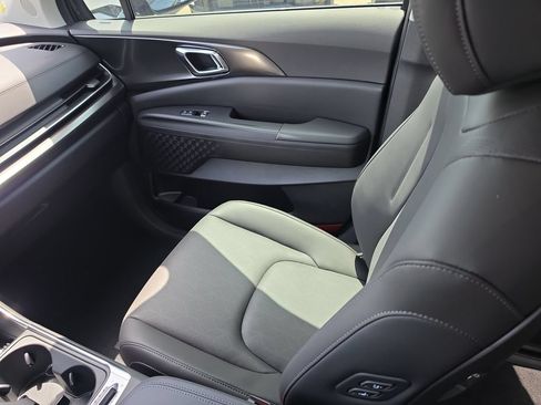 New 2026 Kia Carnival SX w/ SX Dark Edition Package FWD image 16