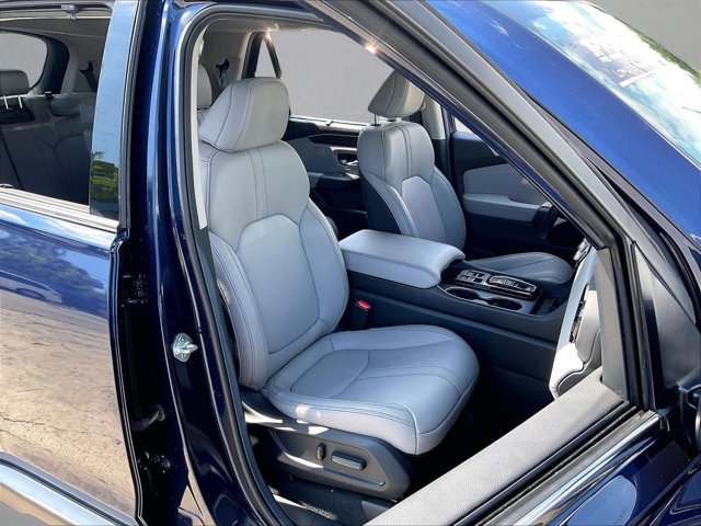 Used 2025 Honda Pilot Touring image 9