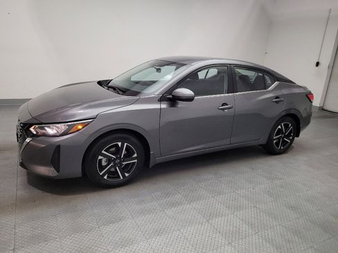 Used 2025 Nissan Sentra SV FWD image 2