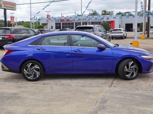 Used 2025 Hyundai Elantra Limited FWD image 22