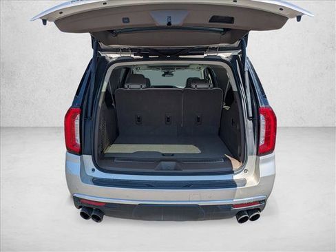 Used 2023 GMC Yukon XL Denali AWD/4WD image 6