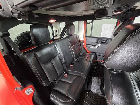 Used 2015 Jeep Wrangler Unlimited Sahara w/ Max Tow Package AWD/4WD image 25