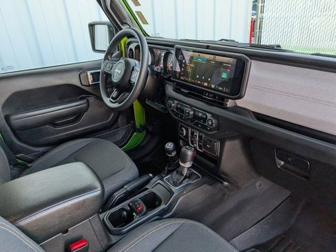 Used 2025 Jeep Gladiator Sport image 29