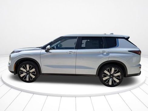 New 2026 Mitsubishi Outlander SE image 7
