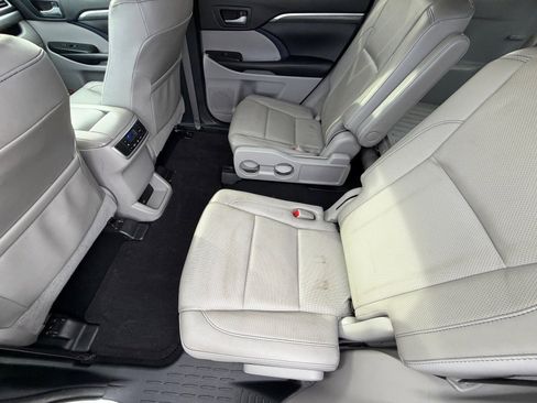 Used 2019 Toyota Highlander Limited image 13
