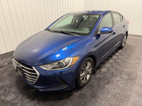Used 2017 Hyundai Elantra SE image 2