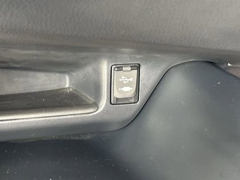 Used 2018 Toyota C-HR XLE FWD image 20